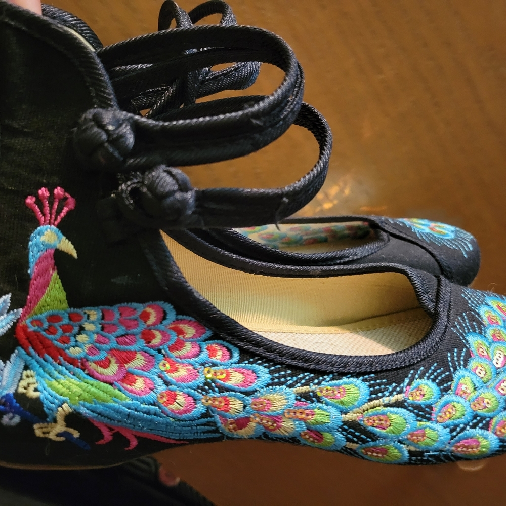 Embroidered Peacock Sandals EU 39 7.5‐8